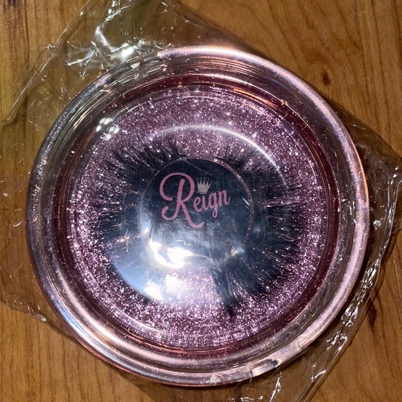 Reign 3D Mink Lashes - Picture 3 of 3